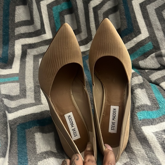 Tan or nude pointed heels - Picture 5 of 9